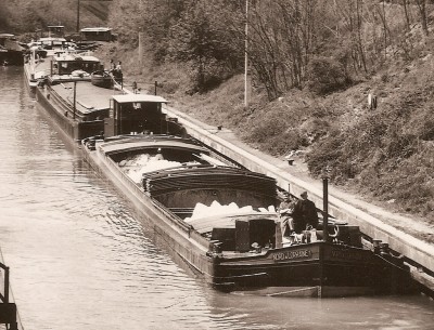 Lay-Saint-Rémy (M.-et-M.) - Le canal - Arrêt pour le passage de la voûte - NORD ET LORRAINE 1 et SOLVAY 68 et SOLVAY 46 (vagus).jpg