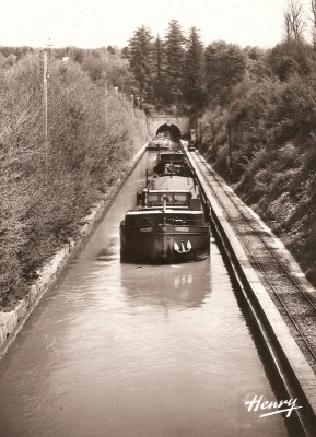 Lay-Saint-Rémy (Meurthe-et-Moselle) - L'entrée du tunnel du canal (vagus).jpg