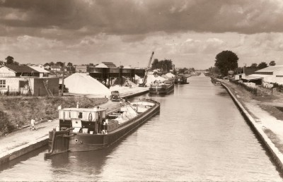 Aulnay-sous-Bois (S.-&-O.) - Le canal de l'Ourcq (vagus).jpg