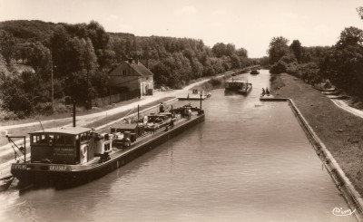 Crécy (Yonne) - Le canal de Bourgogne (vagus).jpg