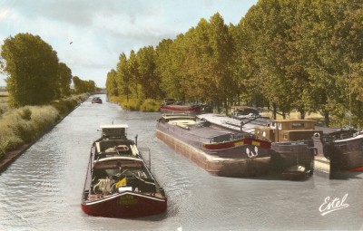 Talange - Péniches sur le canal (vagus).jpg