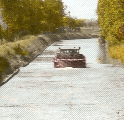 Talange - Péniches sur le canal - bateau au loin (vagus).jpg