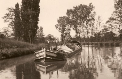 Dampierre (Allier) - Chaland sur le canal - Mai 1936 - BONSECOURS (vagus).jpg