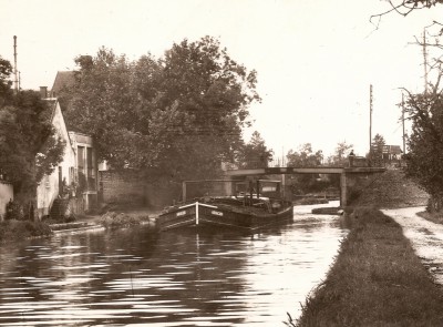 Saint-Léger-sur-Dheûne (S.-et-L.) - Canal du Centre (1) (vagus).jpg