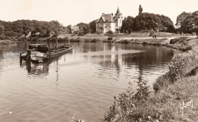 Pont-sur-Yonne (Yonne) - Le Château de Sixte (1) (vagus).jpg