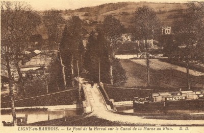 Ligny-en-Barrois - Le pont de la Herval sur le canal de la Marne au Rhin (vagus).jpg