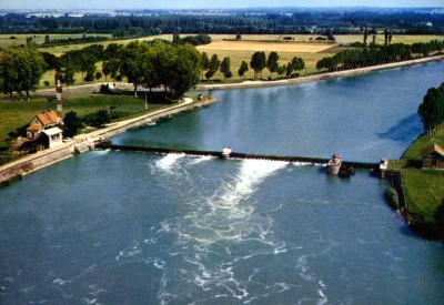 St Jean de Losne.jpg (54.03 Kio) Vu 1601 fois St Jean de Losne.jpg