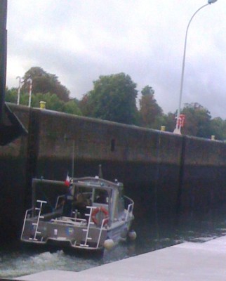 vedette police suresnes.JPG (109.09 Kio) Vu 10228 fois vedette police suresnes.JPG