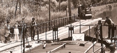 Solvay 6 - Pargny-sur-Saulx (Marne) - L'écluse sur le canal de la Marne au Rhin - Pont canal.jpg