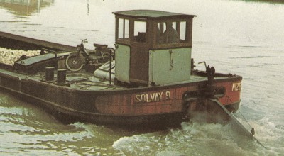 Solvay 9 - Einville-au-Jard (Meurthe-et-Moselle) - La péniche sur le canal de la Marne au Rhin (détail).jpg