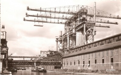 Solvay 85 12 - Varangéville (M.-et-M.) - Le canal et l'usine Solvay.jpg