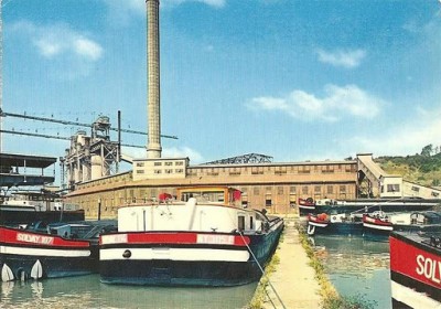 Solvay_114_et_107___Dombasle_sur_Meurthe___Les_peniches_a_l_usine_Solvay_t_800[1].jpg