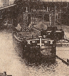 Solvay 1 - Dombasle-sur-Meurthe - Canal devant les usines Solvay (vagus).jpg