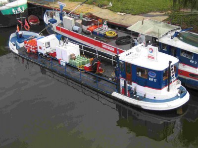 Avitailleurs Défiance + inconnu à Conflans ste Honorine.jpg (68.02 Kio) Vu 2085 fois Avitailleurs Défiance + inconnu à Conflans ste Honorine.jpg