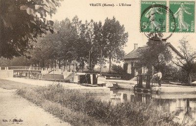 Vraux (Marne) - L'écluse (vagus).jpg