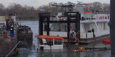 le-pousseur-a-commence-a-sombrer-et-a-coule-a-proximite-de_360958_510x255.jpg (27.9 Kio) Vu 12212 fois le-pousseur-a-commence-a-sombrer-et-a-coule-a-proximite-de_360958_510x255.jpg