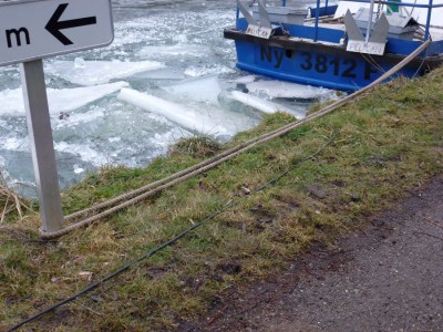 PELICAN - Méréville 16 février 2012 - amarrage (2).JPG (177.6 Kio) Vu 1774 fois PELICAN - Méréville 16 février 2012 - amarrage (2).JPG