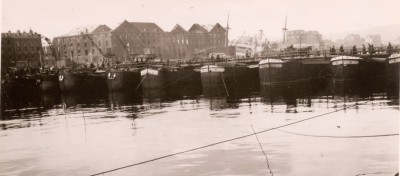 Rouen - pont de bateaux - juin-juillet 1940 (2) (vagus).jpg (290.99 Kio) Vu 2831 fois Rouen - pont de bateaux - juin-juillet 1940 (2) (vagus).jpg