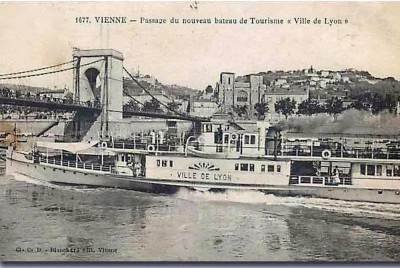 bateau passagers Ville de Lyon ( Vienne) a (Copier).jpg
