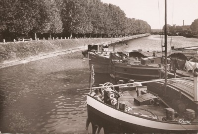 Chalon-sur-Saône (Saône-et-Loire) - Quai Michelet et bassin sur le canal du Centre (Copier).jpg