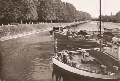 Chalon-sur-Saône (Saône-et-Loire) - Quai Michelet et bassin sur le canal du Centre (Copier).jpg