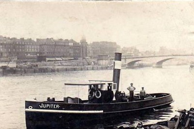 Remorqueur Jupiter            sur la seine.jpg