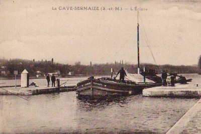 Bateau La Dette Flottante.jpg