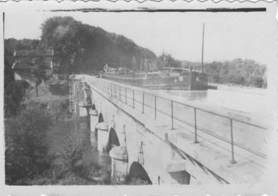 Méduse pont canal 003.jpg