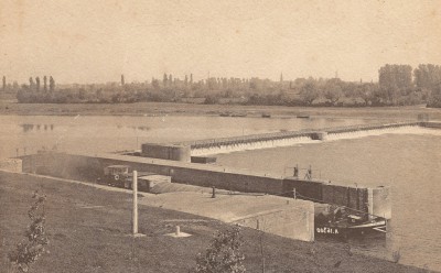 Verdun-sur-le-Doubs (S.-et-L.) - Petite écluse et barrage (Copier).jpg