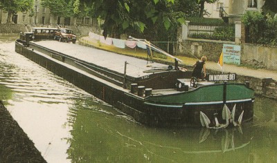 Montargis (Loiret) - Le canal de Briare - IN NOMINE DEI (dét) (Copier) (2).jpg
