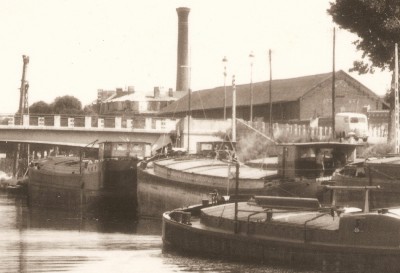 Douai (Nord) - La dérivation de la Scarpe (03 - P10845F ou 65F) (03).jpg