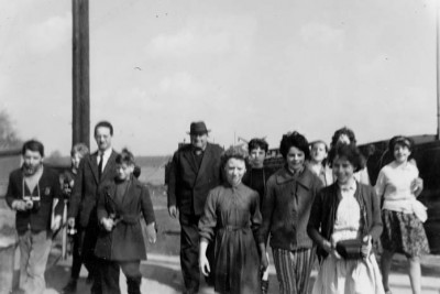 octave faisant visiter Paques 1962.jpg (45.93 Kio) Vu 11226 fois octave faisant visiter Paques 1962.jpg