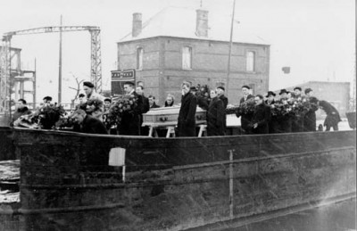 enterrement 1.jpg (44.37 Kio) Vu 11216 fois enterrement 1.jpg