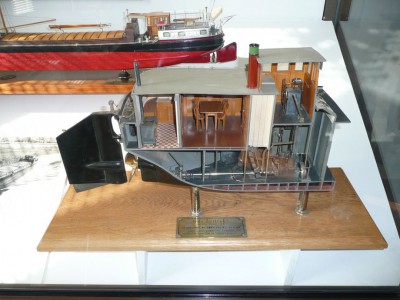 P1050971 (red).JPG