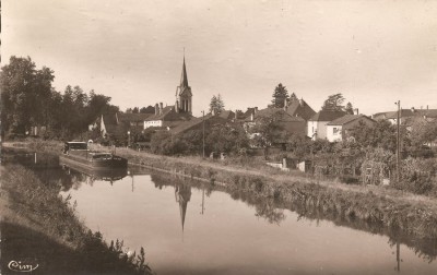 Corre (Haute-Saône) - Le canal de l'Est (a) (red) (2).jpg