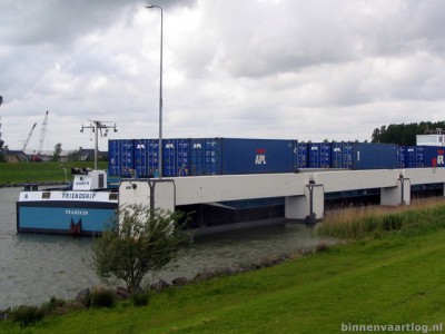 friendship228052006.jpg (75 Kio) Vu 1834 fois friendship228052006.jpg