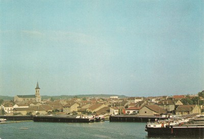 Dombasle - Vue sur la Cité - Le port et ses péniches (a) (1) (red).jpg