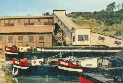 SOLVAY 87 - Dombasle-sur-Meurthe (M.-et-M.) - Les péniches à l'usine Solvay (dét) (red).jpg