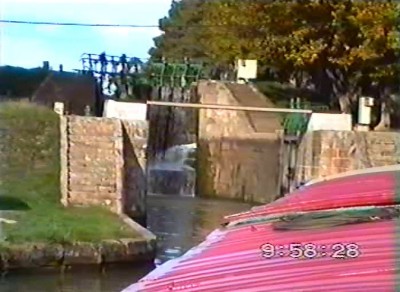 06 avant en navigation entrée d'écluse.jpg (84.15 Kio) Vu 4057 fois 06 avant en navigation entrée d'écluse.jpg