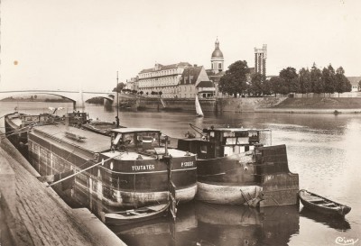 Chalon-sur-Saône (S.-et-L.) - Quai de la Saône (a) (red).jpg