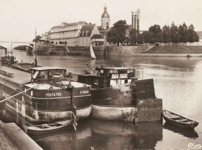 Chalon-sur-Saône (S.-et-L.) - Quai de la Saône - SONICA (red).jpg