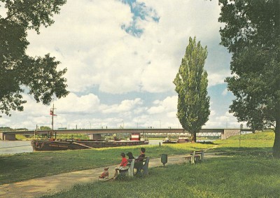 Kehl-am-Rhein - Europabrücke und Uferpromenade (a) (red).jpg