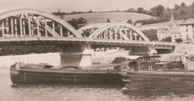 neuville saône (Rhône) - Le pont et vue générale (3) (red).jpg