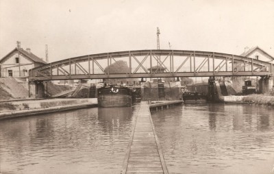 Mennessis (Aisne) - Sortie de l'écluse et bief inférieur (a) (red).jpg (78.07 Kio) Vu 1554 fois Mennessis (Aisne) - Sortie de l'écluse et bief inférieur (a) (red).jpg