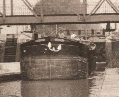 Mennessis (Aisne) - Sortie de l'écluse et bief inférieur (inconnu) (red).jpg (69.45 Kio) Vu 1554 fois Mennessis (Aisne) - Sortie de l'écluse et bief inférieur (inconnu) (red).jpg