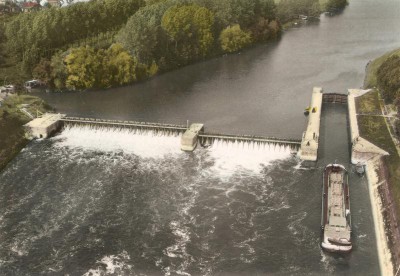 Isles-les-Meldeuses (S.-et-M.) - Le barrage écluse (1) (red).jpg