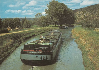 Chevillon (Haute-Marne) - Péniche sur le canal (1) (red).jpg