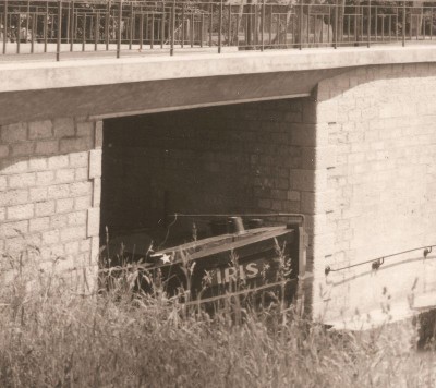 Maxilly-sur-Saône (Côte-d'Or) - Le pont du canal (2) (red).jpg