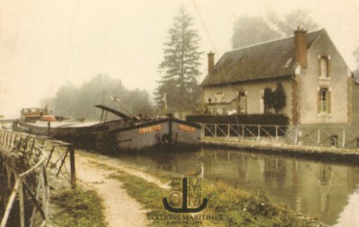 Chemins d'eau, de Jean Rolin (2) (red).jpg