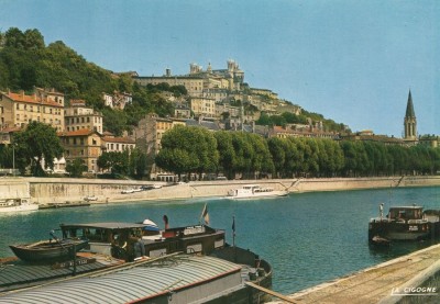 Lyon - La Saône, égilse St-Georges et colline de Fourvière (red).jpg